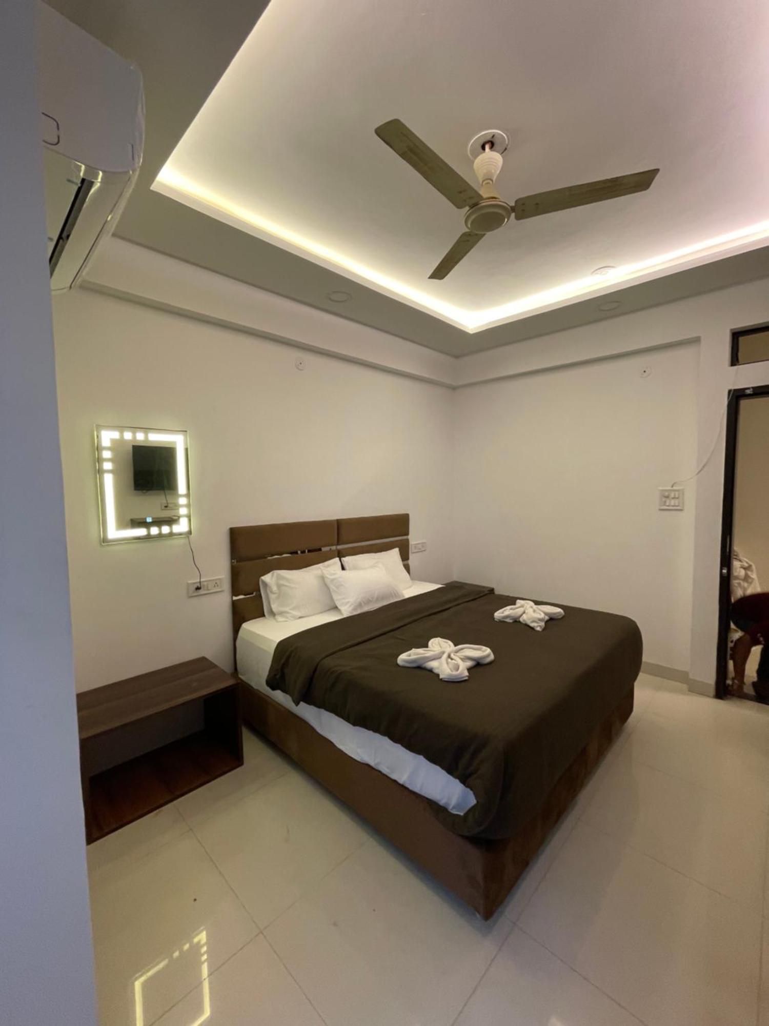Hotel Kiwi Inn Vijaynagar Scheme 78 Indore Exterior foto