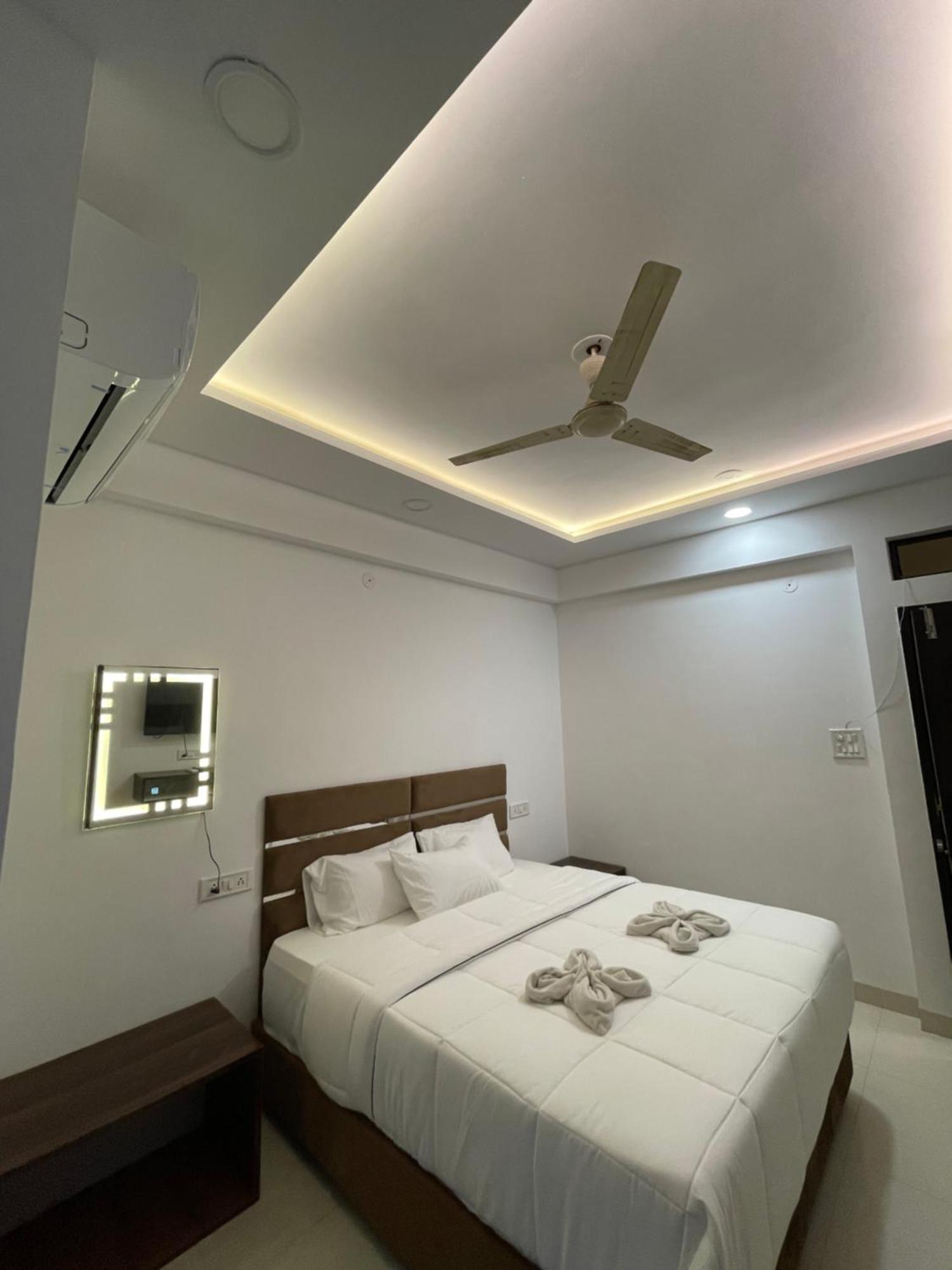 Hotel Kiwi Inn Vijaynagar Scheme 78 Indore Exterior foto