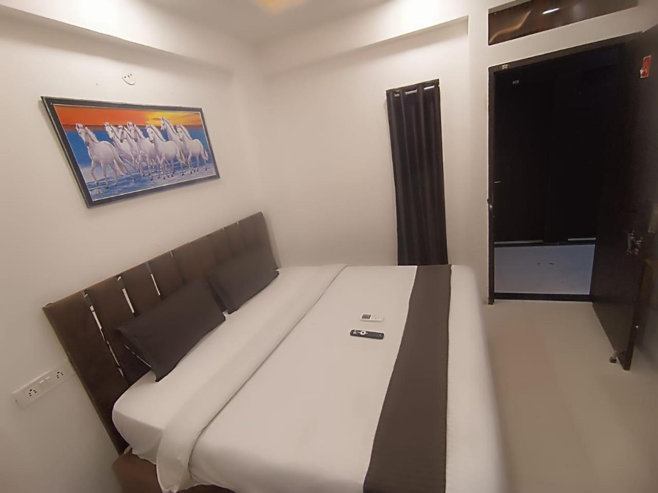 Hotel Kiwi Inn Vijaynagar Scheme 78 Indore Exterior foto