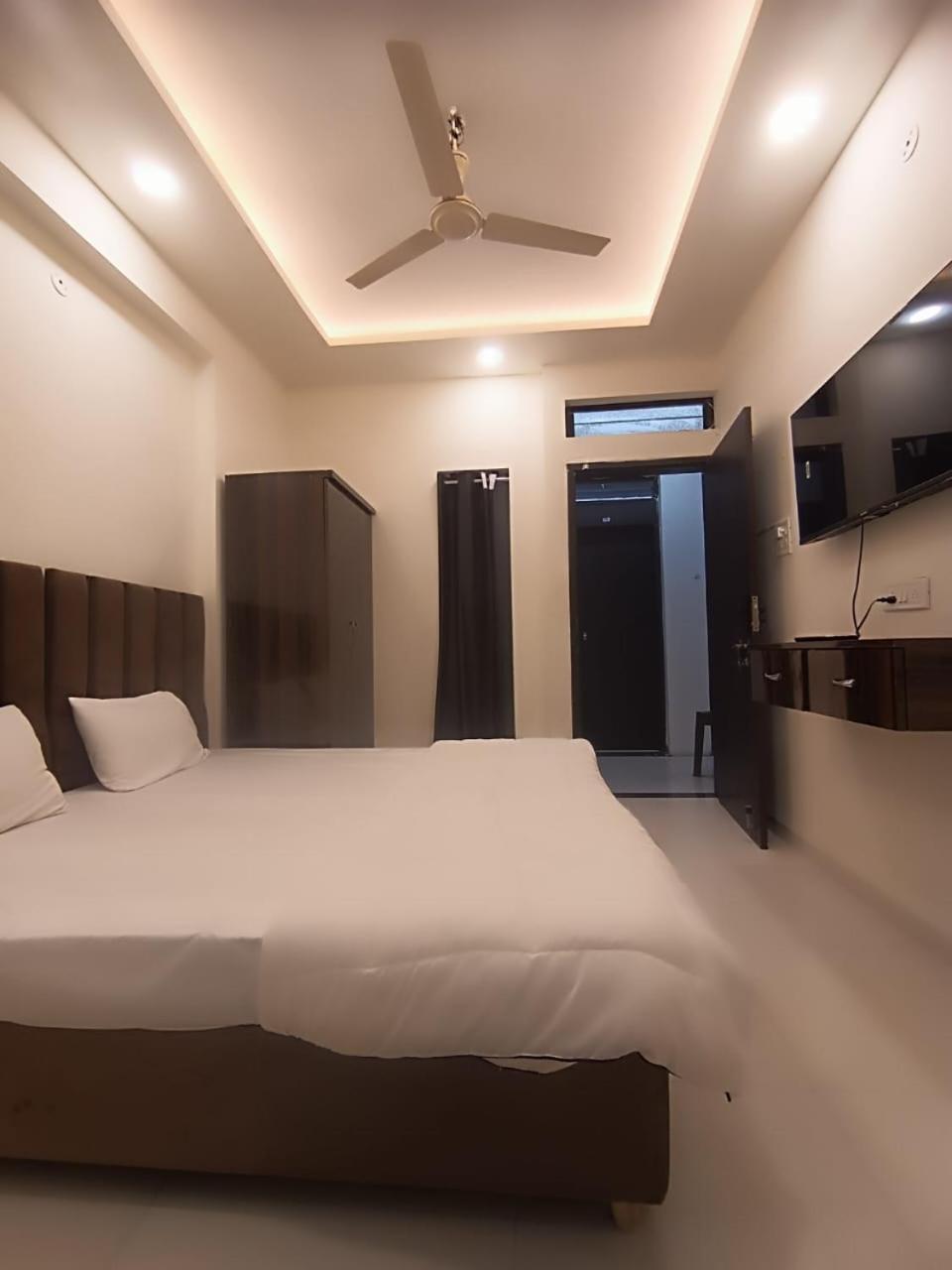 Hotel Kiwi Inn Vijaynagar Scheme 78 Indore Exterior foto